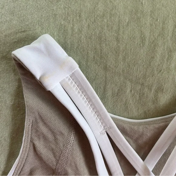 Lululemon White Sports Bra/crop top - Picture 3 of 4